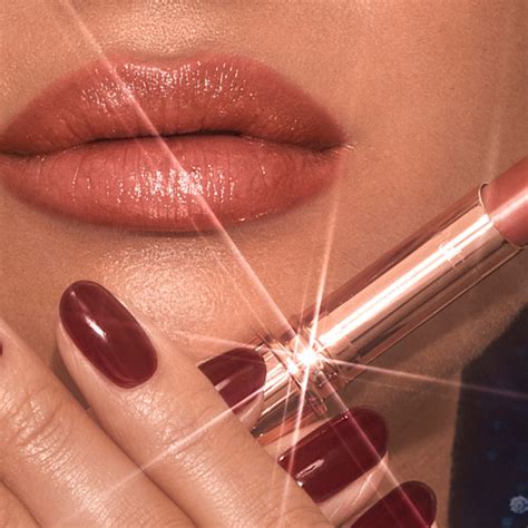 Glow Kiss - Superstar Lips - Glossy Lipstick | Charlotte Tilbury