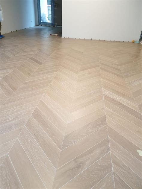 Oak Chevron Silver White Oiled 450mm - The Natural Wood Floor Co