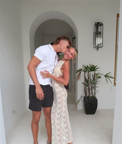 Brooklyn Bell | Plus one | Instagram