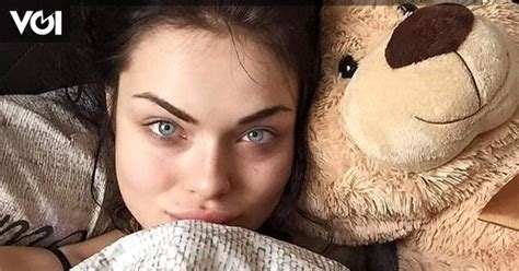 10 Hot Sexy Kamila Smogulecka Bikini Pics