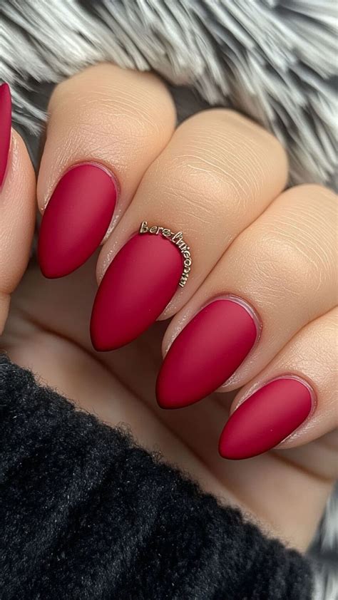 23 Red Fall Nail Ideas to Nail the Perfect Autumn Vibe | Lookosm