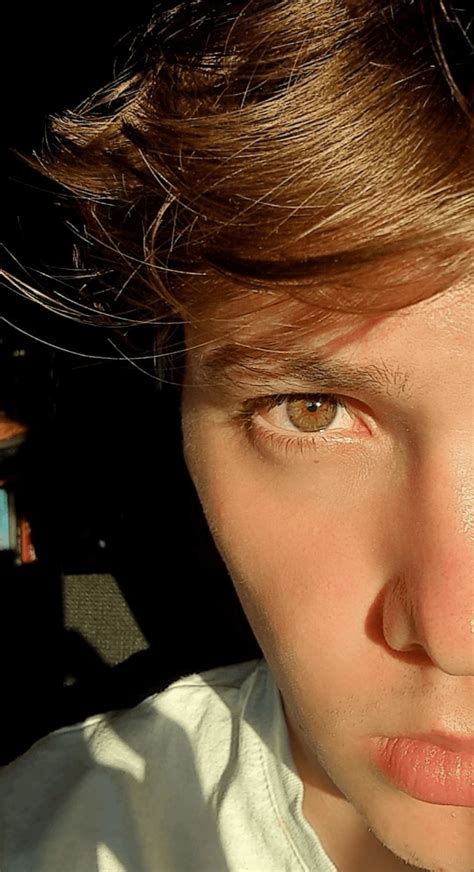 Is this Brown or green or hazel cuz idk : r/eyes