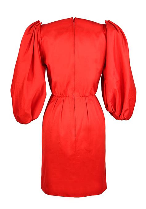 Алое платье Yves Saint Laurent