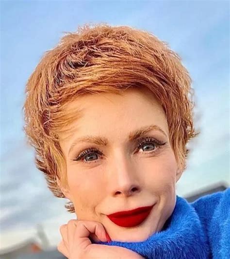 Олена-Крістіна Лебідь - нова схема шахраїв - Woman Magazine