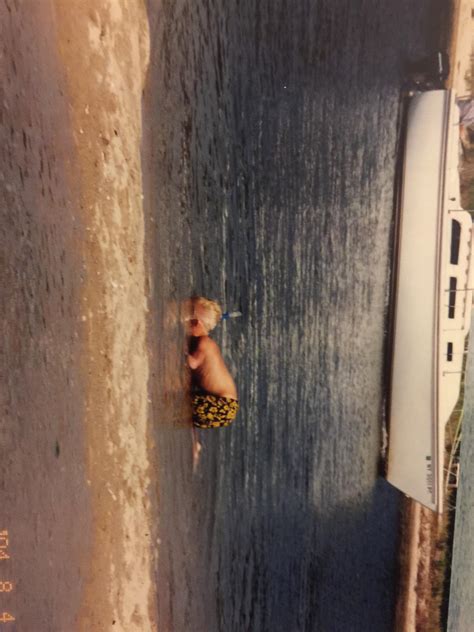 I was really afraid of sharks and also really dumb : r/KidsAreFuckingStupid