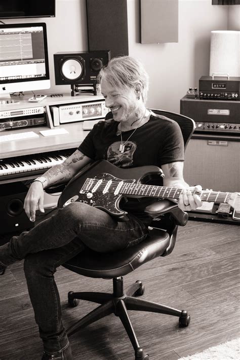 Quinton Gibson – Guitarist