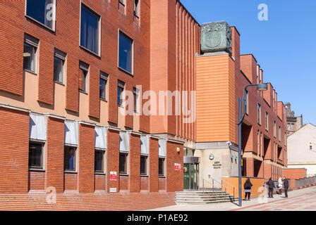 Leeds Crown Court Stock Photo - Alamy