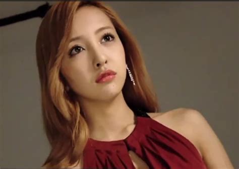 Tomomi Itano drops style secrets in KEREIMO campaign – J-Generation