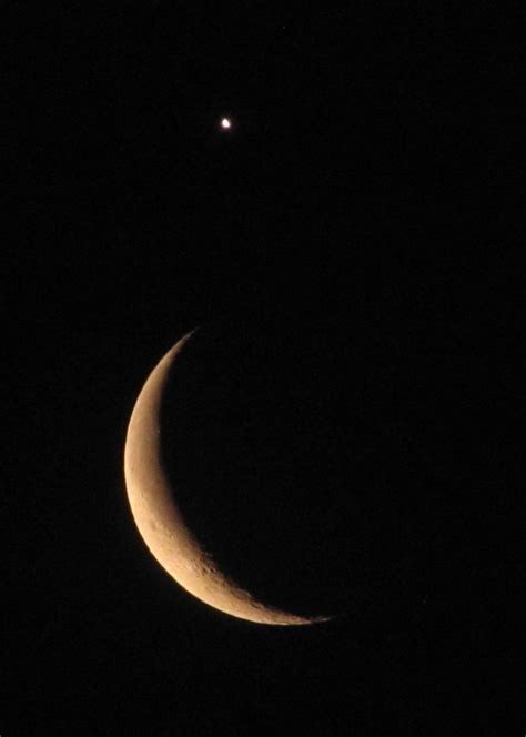 Moon and Venus Conjunction in the night sky of Cebu tonight, March 28