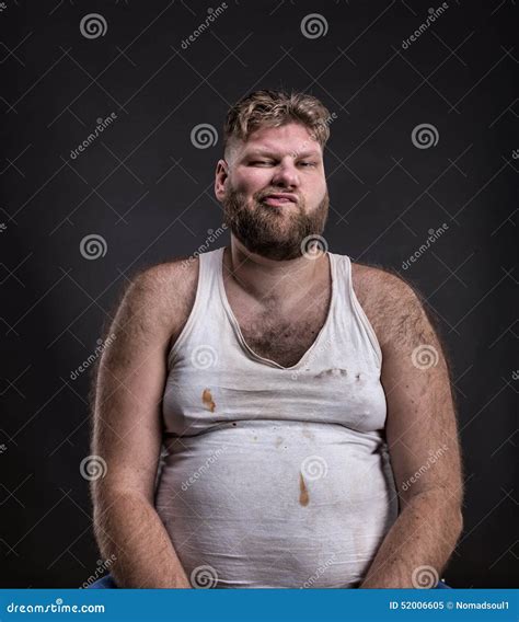 Vette Mens Met Baard in Vuil Overhemd Stock Afbeelding - Image of haar