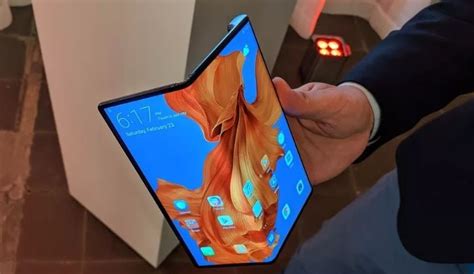 Складной смартфон Huawei Mate X окажется бесполезен в России ...