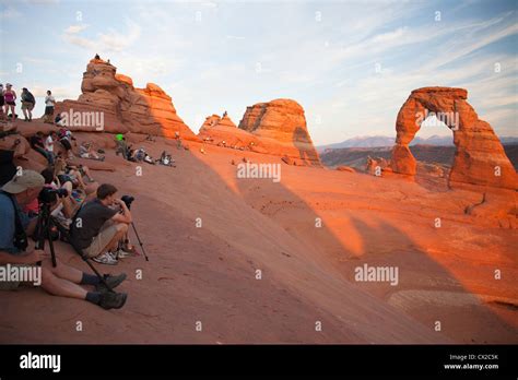 Photographers at Delicate Arch Sunset, USA Stock Photo - Alamy