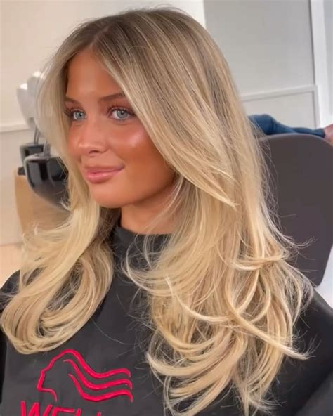 2025 blonde hair trends are moving toward more natural and warm tones 34