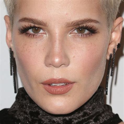 Halsey's Makeup Photos & Products | Steal Her Style | Halsey, Halsey ...