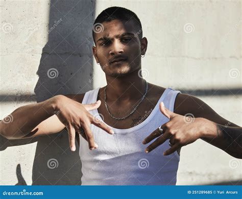 Nypd Throwing Gang Signs at Herman Dunlap blog