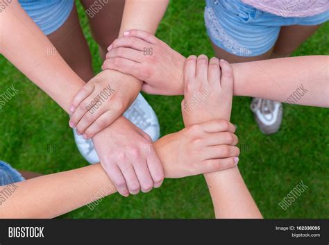 5 Best Friends Holding Hands