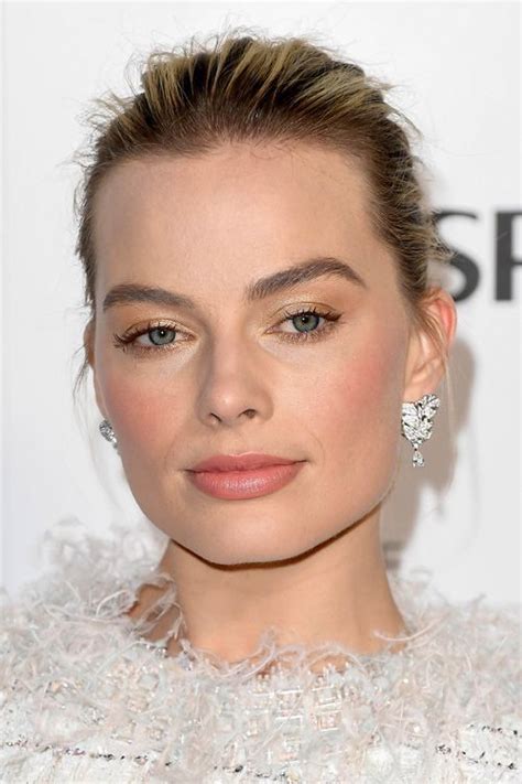 Margot Robbie makeup | Dramatic wedding makeup, Gorgeous wedding makeup ...