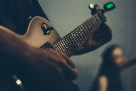 How to Use a Clip On Tuner | Northville Guitar Lessons | Michigan's ...