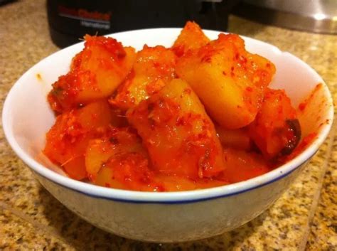 Spicy Radish Kimchi (Kkakdugi) – Fermenters Club