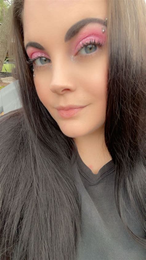 🦋 Emilie 🦋 (@em_nicole_xox) on Threads