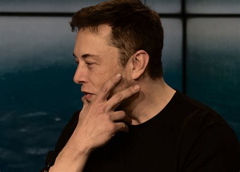 Илон Маск в прямом эфире уволил цензора Twitter, который ранее банил ...