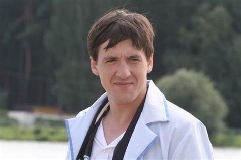 Биография Артура Смольянинова, личная жизнь, фото, рост, возраст, семья ...
