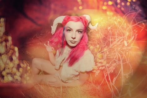 UNDER THE ROOT: libby loo and her wide world of exquisite eyes