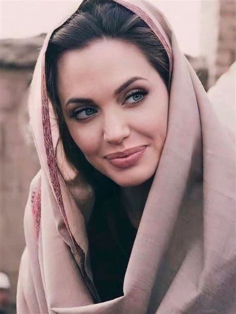 Pin by Papy Dackar2 on Angelina Jolie | Angelina jolie photos, Angelina ...