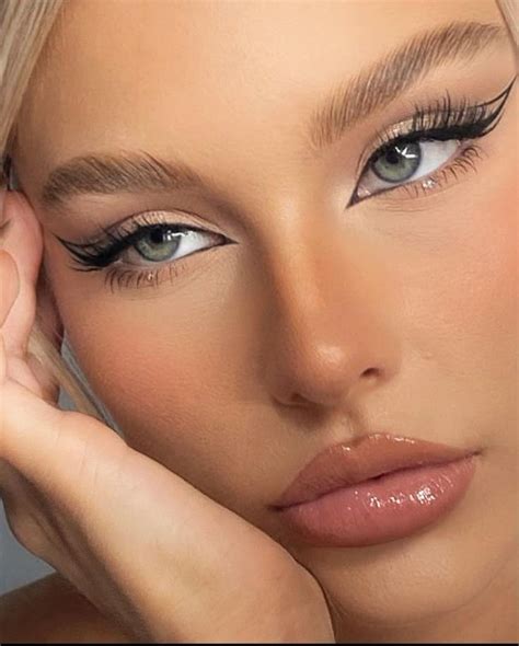 Pin di ༒︎ Ꮣɸʀʝ su ꪜꪮꪶtꪮ ꪑꪖ𝘤𝘩ꫀꪊ𝘱 | Trucco occhi corallo, Trucco occhi ...