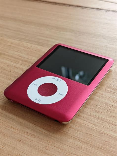 Apple iPod Nano 3rd Gen 8GB Red – iFurb Australia