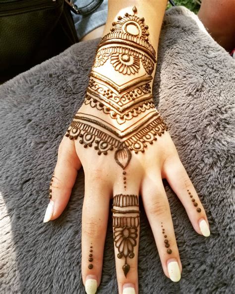 Henna design Henna Hand Tattoo, Hand Tattoos, Beautiful Henna Designs ...