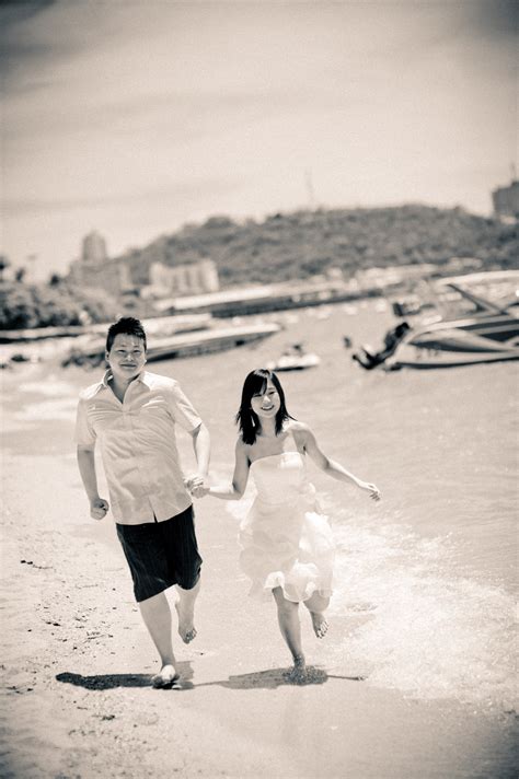 Engagement Session in Pattaya Thailand: Couple from China - Thailand