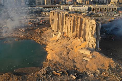 Beiroet ontwaakt in een bijna volledig verwoeste stad | Foto ...
