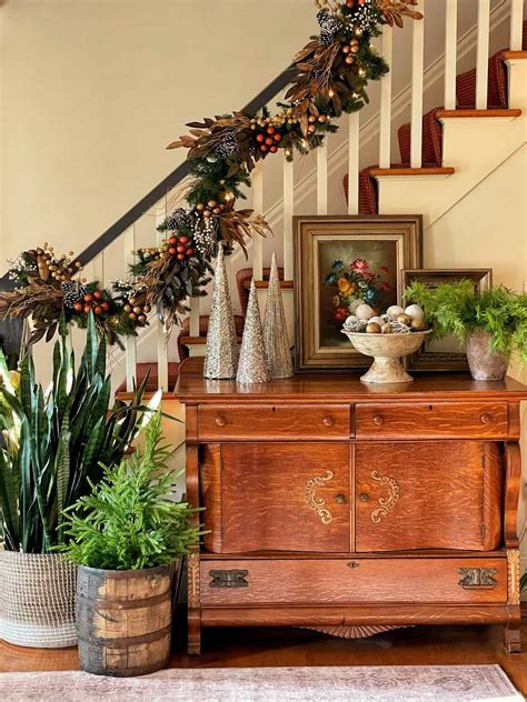 Christmas Decorating Ideas For Stairs