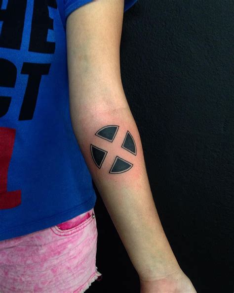 Tattoo logo do X men feita pelo nosso tatuador @diego_fontouratattoos ...