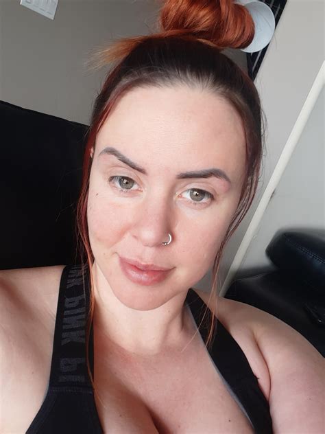 Do you consider these green or hazel? : r/DemEyesDoe