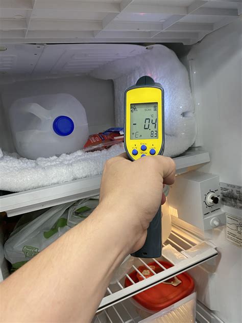 Freezing Temperature, might be dealing with a demon : r/PhasmophobiaGame
