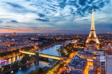 Paris Takes to Replace London As Banking Capital