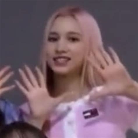 pink hair bahiyyih kep1er icon lq pfp