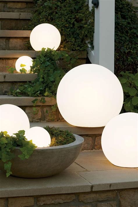 Outdoor Illuminated Spheres | Progettazione di cortili, Illuminazione ...