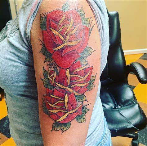 Tattoo • Подборка тату на тему: красная Роза (51 фото)