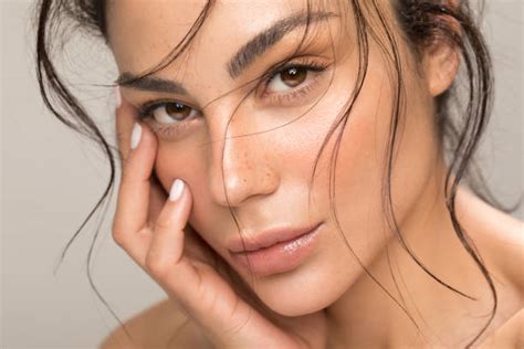 Most Beautiful Women Without Makeup