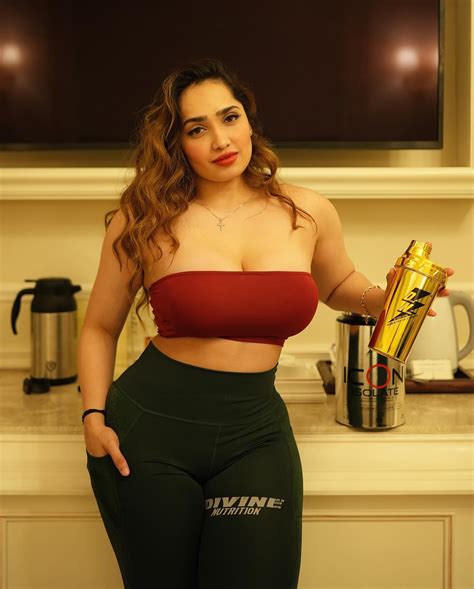 Aditi Mistry Bio, Age, Career, Net Worth, Height, Education