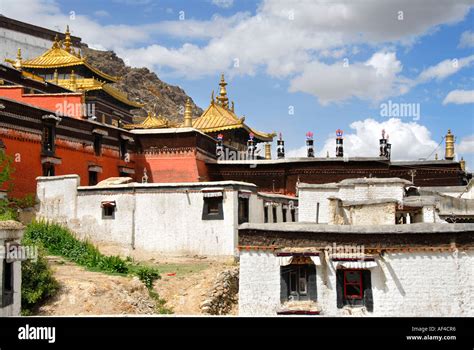 Palace of the Panchen Lama Tashilhunpo Monastery ShigatseTibet China ...