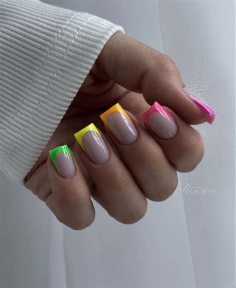 Цветной френч | Rhinestone nails, Simple nails, Manicure