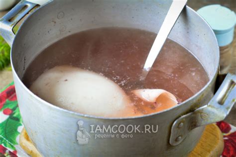Салат с кальмарами, сыром и чесноком — рецепт с фото пошагово