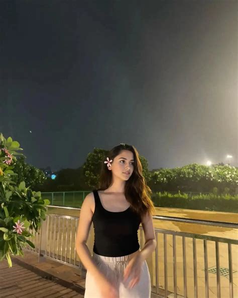 Kritika Kapoor | Pleasant Evenings like these 😌🌸 | Instagram