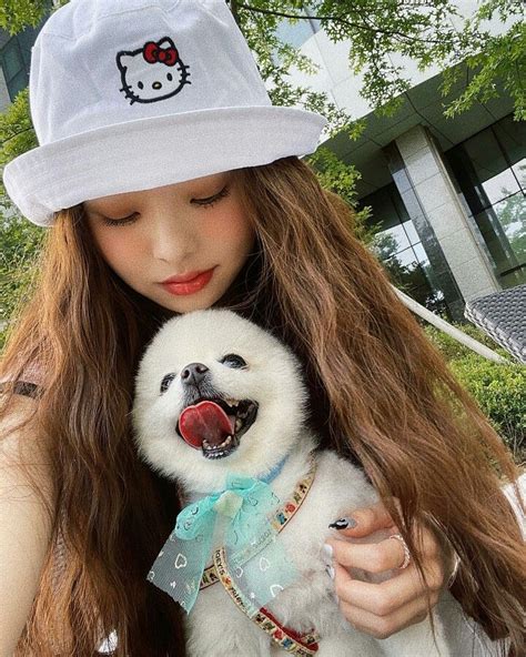 Picture with pet | Girl icons, Aesthetic girl, Songs