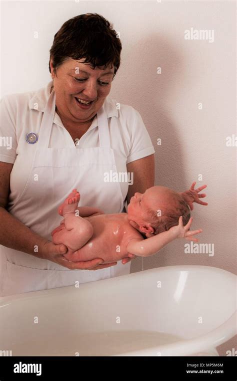 Startle reflex baby hi-res stock photography and images - Alamy