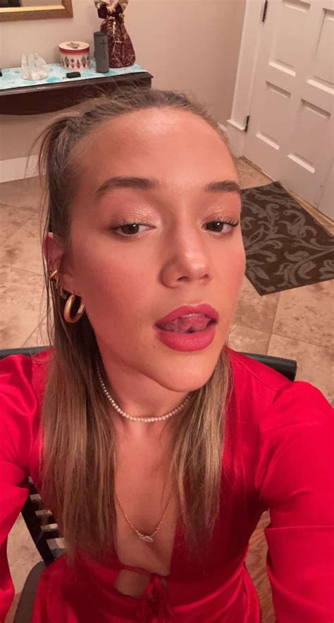 Olivia Ponton Style, Clothes, Outfits and Fashion• Page 4 of 17